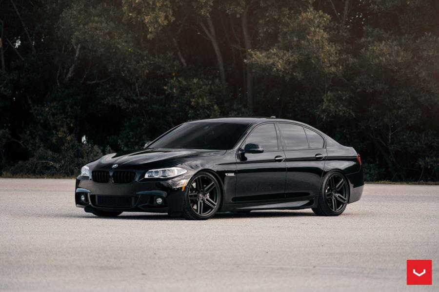  BMW 535i Sedan on Vossen Wheels (HF-1) 2019 года  (фото 1 из 13)